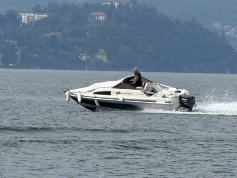 A HELLAS Hermes  de alquiler a Stresa