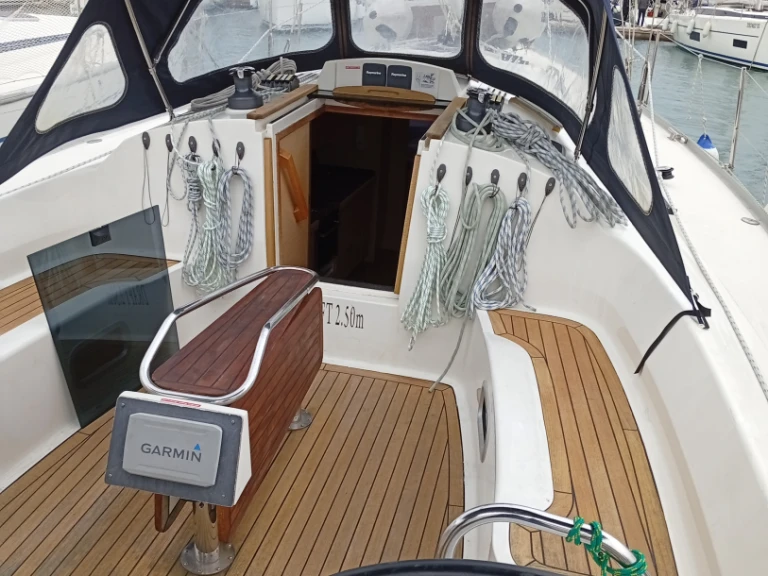 Cobra 411 de alquiler a Trogir