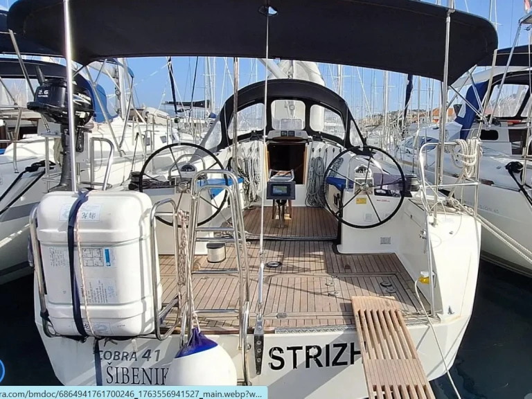 Alquiler de Cobra 411 en Trogir