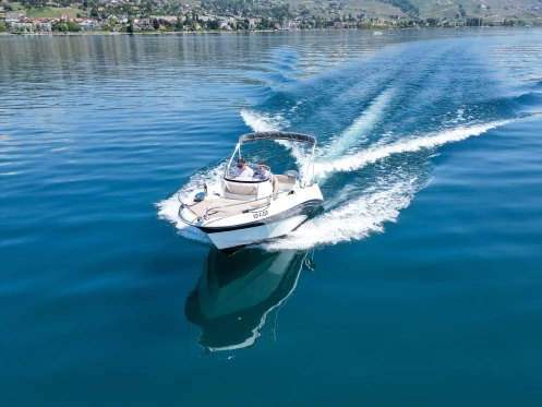 Alquiler de Titanium 560 Open en Pully