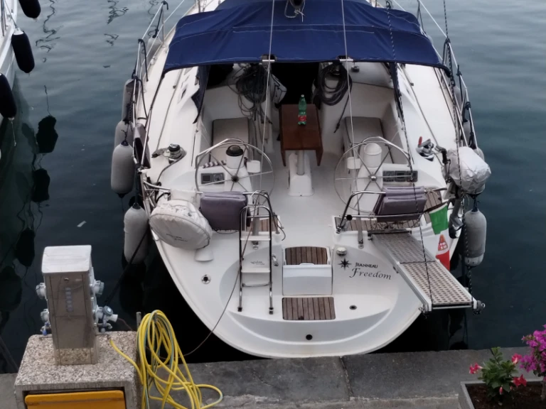 Alquiler de Jeanneau Sun Odyssey 40 en Marina Lido