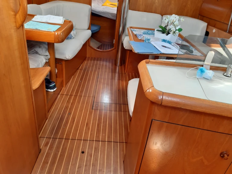 Alquiler de embarcaciones Jeanneau Sun Odyssey 40 enMarina Lido en Samboat