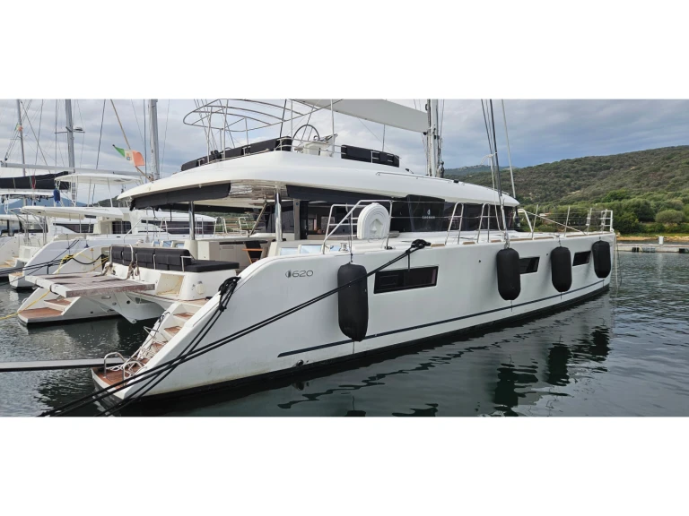 Catamarán para alquilar Olbia al mejor precio