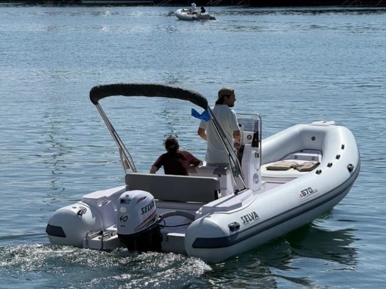 Alquiler de embarcaciones Selva Selva 570 Elegance enNápoles en Samboat