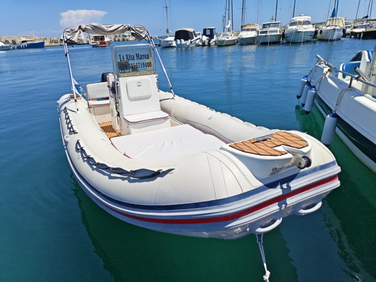 Alquiler de Neumática, con o sin patrón Mistral 610  Marina di San Foca