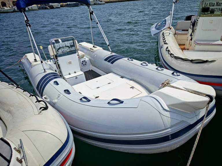 Neumática para alquilar Marina di San Foca al mejor precio