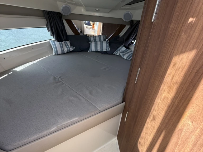 Quicksilver Activ 755 Cruiser de alquiler a Port-Camargue