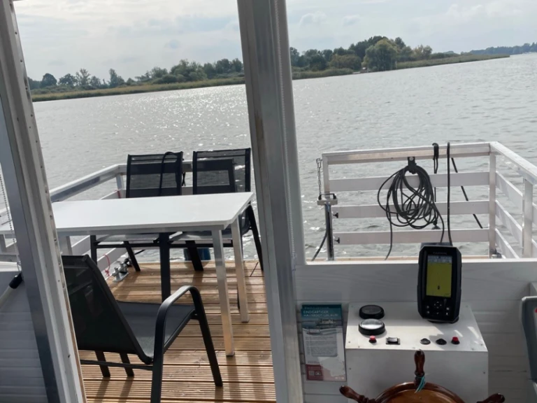 Alquiler de Casa flotante, con o sin patrón TS840 Radewege