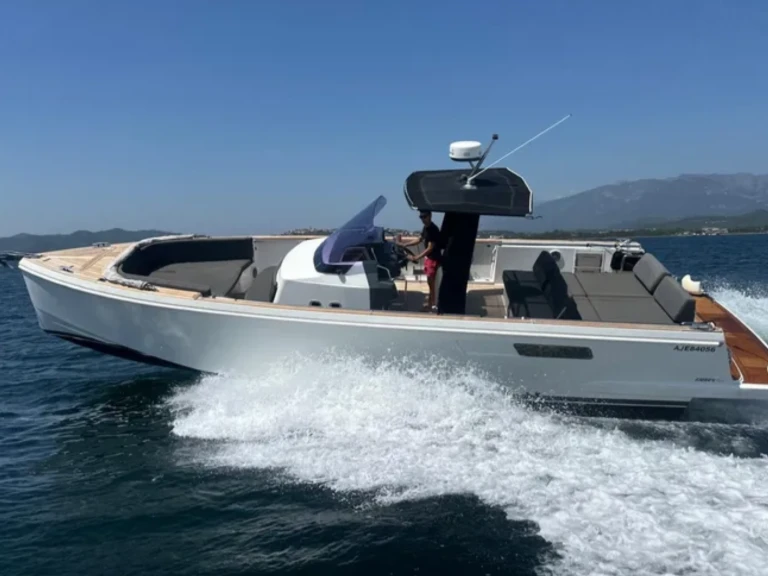 Alquiler Lancha Fjord con o sin  título de navegación