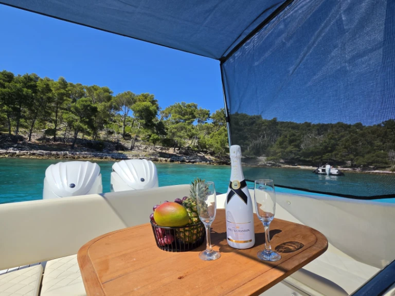 Alquiler Neumática en Marina Zenta - Nuova Jolly Prince 30