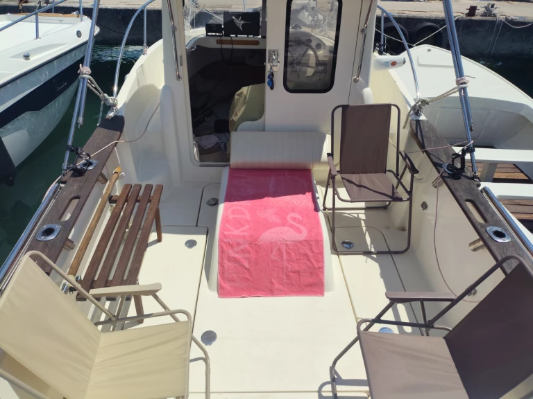 Alquiler de Quicksilver Arvor 215 AS en Bar