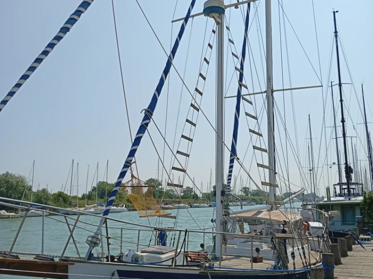 Alquiler de barcos Ponza barato de Staysail