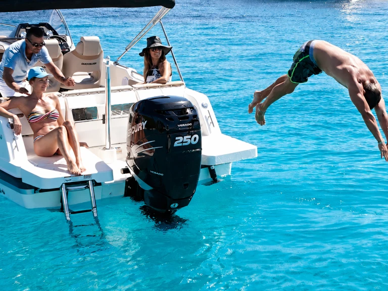 Alquiler de embarcaciones Quicksilver Activ 755 Sundeck enPuerto de Mahón en Samboat