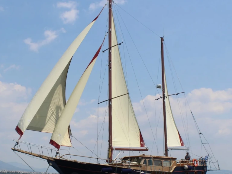 Velero para alquilar Perigiali al mejor precio