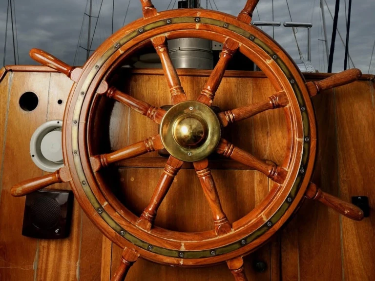 Alquiler de Traditional Wooden Yacht Virgo en Perigiali