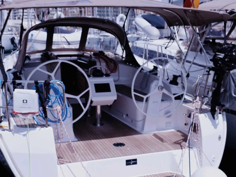 Bavaria Cruiser 37 de alquiler a Gouviá