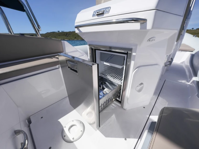 Alquiler de barcos Pula barato de Italboats Predator 700