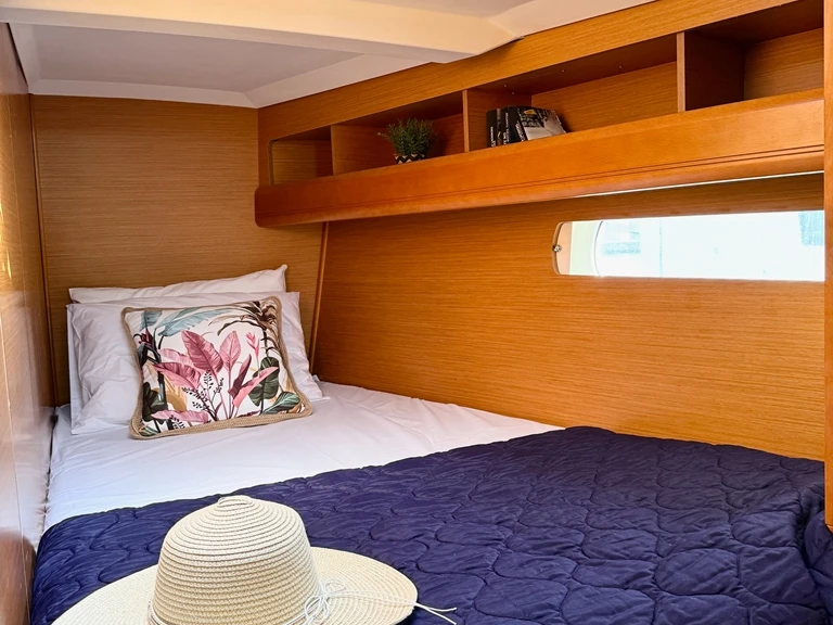 Alquiler de Jeanneau Sun Odyssey 469 en Nidrí