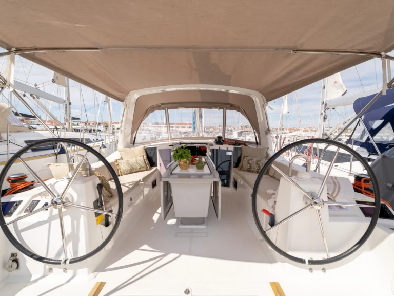 Alquiler de embarcaciones Bénéteau Oceanis 41.1 enPirovac en Samboat
