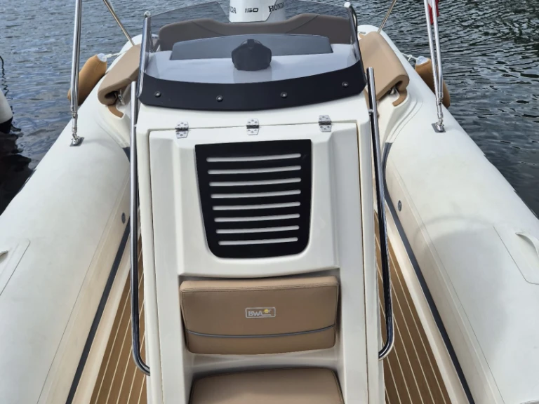 Alquiler de embarcaciones Bwa Sport 26 GTO enCannigione en Samboat