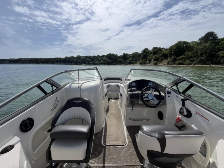 Alquiler Poole - Stingray 250LR en SamBoat