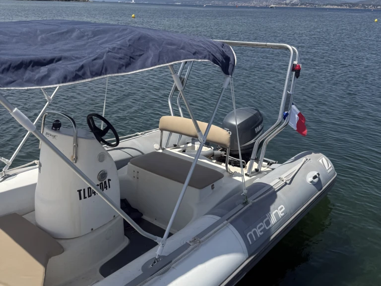 Alquiler de Zodiac Medline 500 en Le Brusc