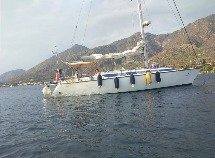 Dromor Apollo 12 de alquiler a Atenas