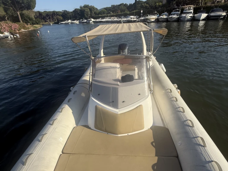 Alquiler de embarcaciones Capelli Tempest 850 WA enMandelieu-la-Napoule en Samboat