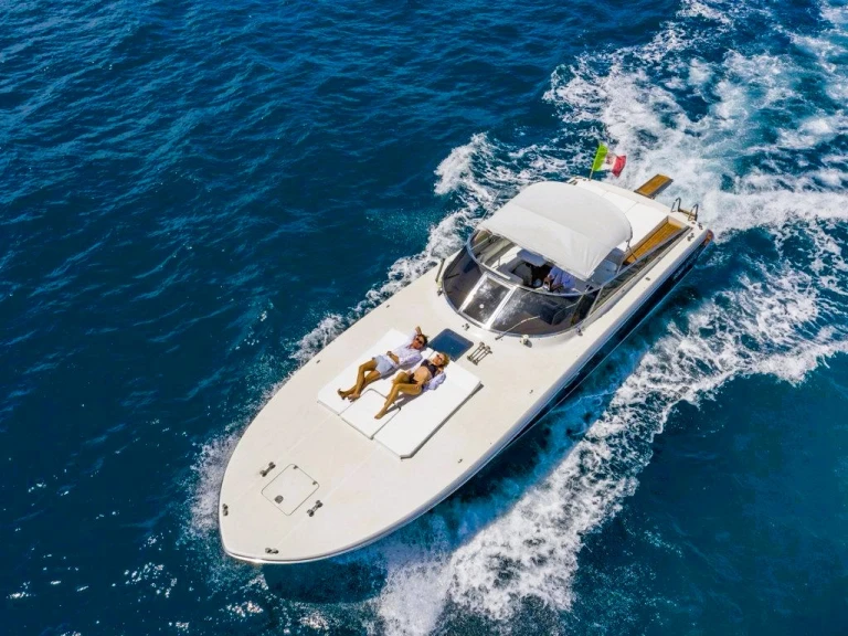 Itama Itama 40 de alquiler a Capri