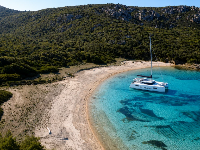 Alquiler de embarcaciones Fountaine Pajot Astrea 42 enPropriano en Samboat