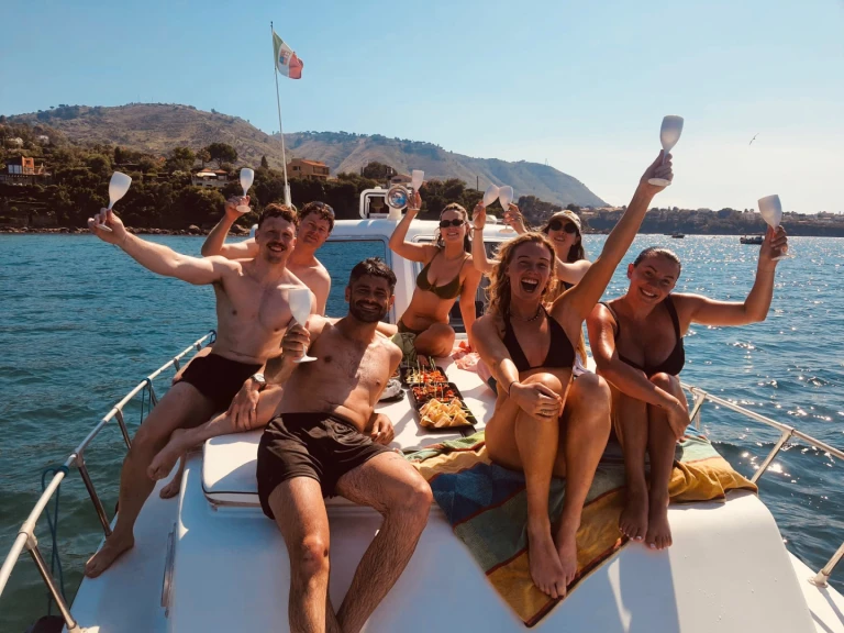 Alquiler de aztec Crestline en Cefalù