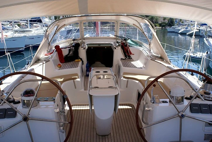 Alquiler de Jeanneau Sun Odyssey 54 DS en Ribishi