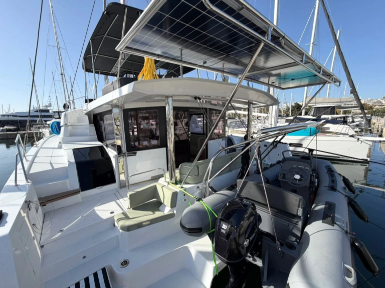 Catamarán para alquilar Álimos al mejor precio
