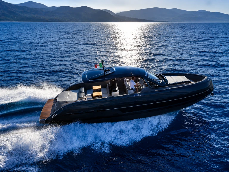 Alquiler de embarcaciones Invictus  TT 460 enSaint-Raphaël en Samboat