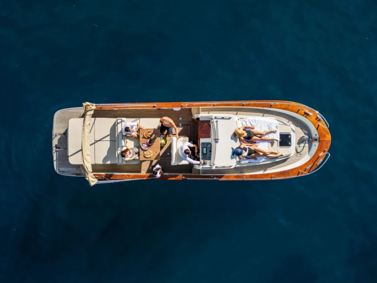 Alquiler de Fratelli di Micco Gozzo Campano Sport Cruiser en Salerno