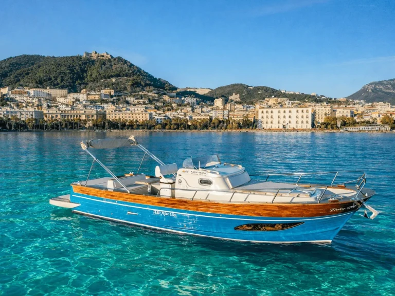 Alquiler de embarcaciones Fratelli di Micco Gozzo Campano Sport Cruiser enSalerno en Samboat