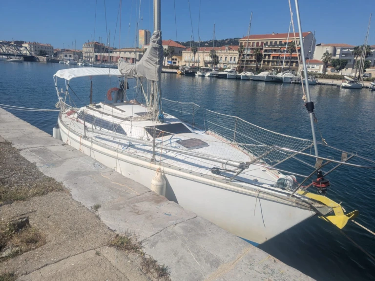 Alquiler de Jeanneau Attalia en Marsella