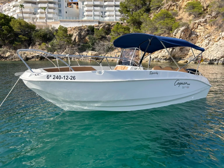 Motor yacht Caymam 585 de alquiler a Marina Greenwich