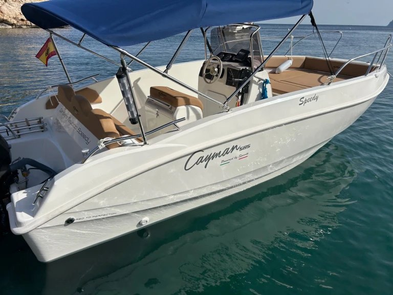 Alquiler de Motor yacht Caymam 585 en Marina Greenwich