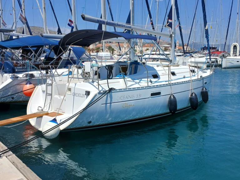 Alquiler de Velero, con o sin patrón Bénéteau Trogir