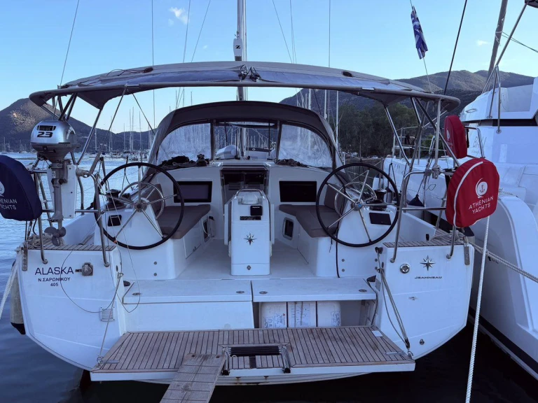 Alquiler de embarcaciones Jeanneau Sun Odyssey 410 enNidrí en Samboat