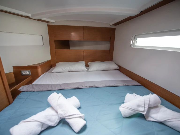 Alquiler de barcos Nidrí barato de Sun Odyssey 410