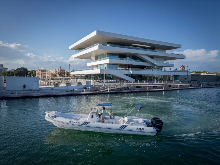 Alquiler de Neumática, con o sin patrón Sacs La Marina de Valencia