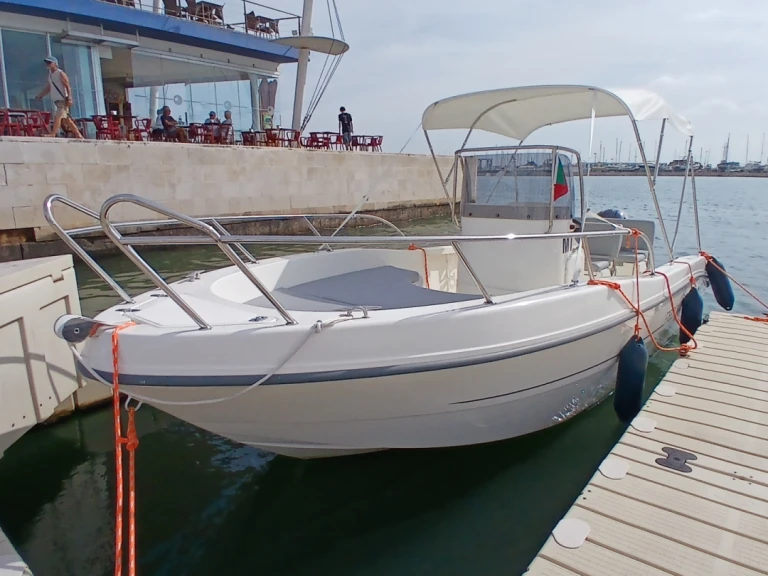 Alquiler de embarcaciones Capelli Freedom 20 enPortimão en Samboat