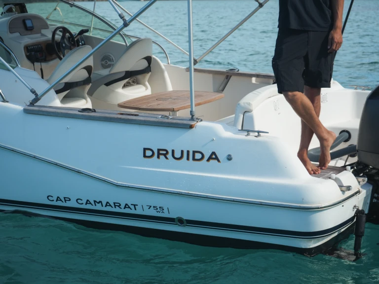 Alquiler de embarcaciones Jeanneau Cap Camarat 7.5 WA enPort d'Addaia (Ciudad) en Samboat