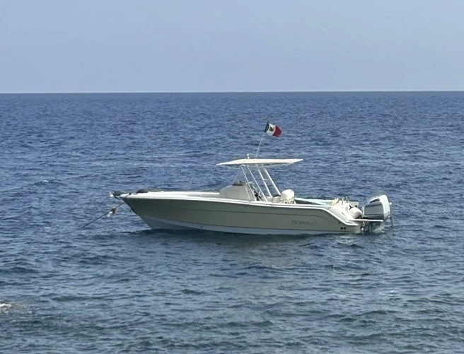 Robalo R30 de alquiler a Nápoles