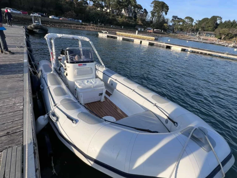 Alquiler Neumática en Vannes - Valiant V-520