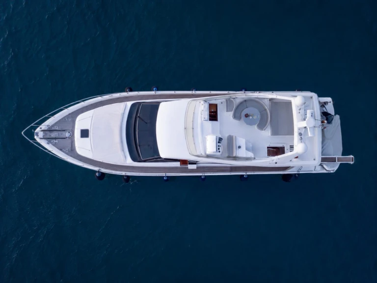 Alquiler de embarcaciones Ferretti Ferretti 680 enCastellammare di Stabia en Samboat