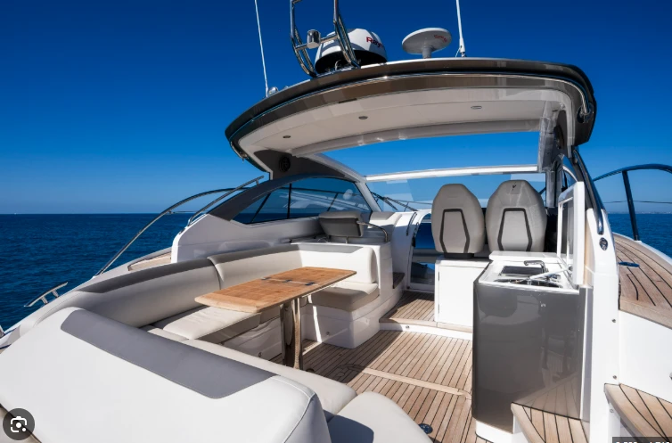 Alquiler de embarcaciones Princess Princess V40 enPort de Sitges Aiguadolç en Samboat