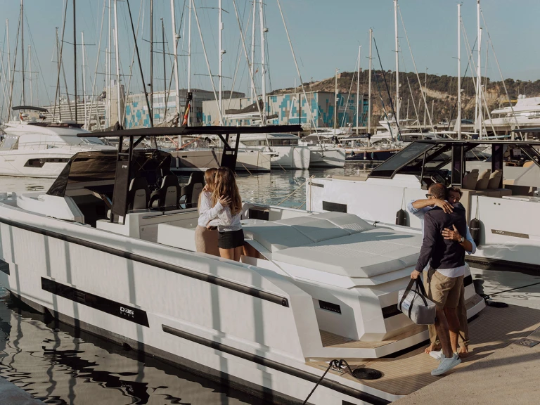 Alquiler Lancha DEANTONIO YACHTS con o sin  título de navegación